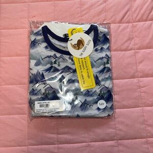 The Sleepy Sloth - Misty Mountains